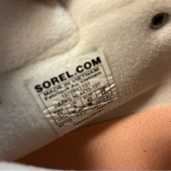 Sorel Boots Out and About III Conquest in Chalk & Sea Salt Sz 11 EUC w/ Box - Picture 14 of 16